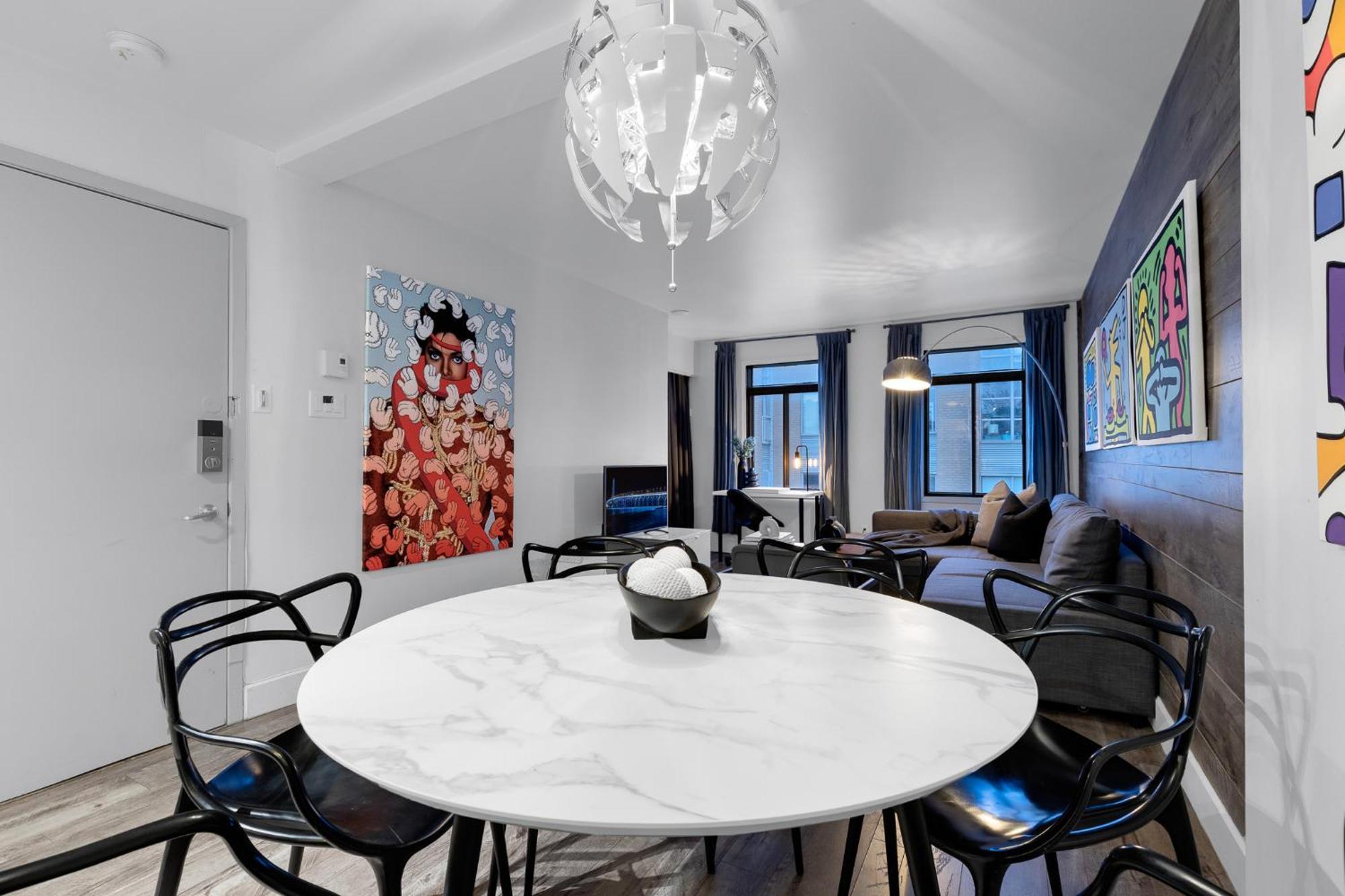 Liv Mtl Urban Spacious Group Suites Near Downtown Montreal — Photos 3
